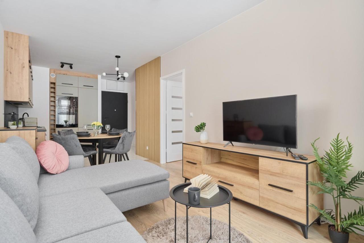 Nowoczesny Apartament Z Balkonem I Parkingiem W Centrum Wroclawia By Noclegi Renters Exterior foto