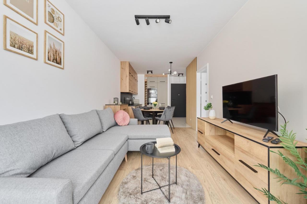 Nowoczesny Apartament Z Balkonem I Parkingiem W Centrum Wroclawia By Noclegi Renters Exterior foto