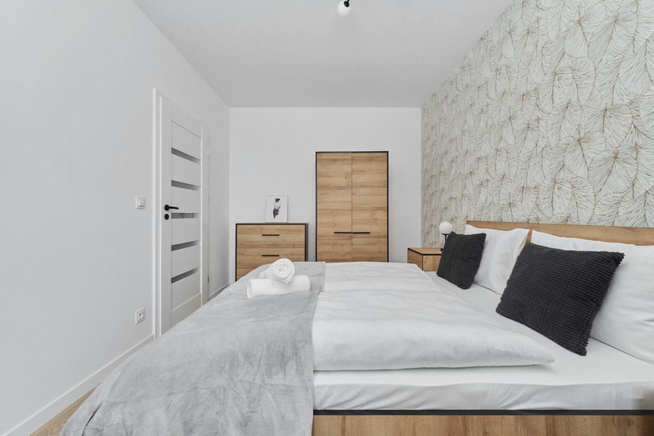 Nowoczesny Apartament Z Balkonem I Parkingiem W Centrum Wroclawia By Noclegi Renters Exterior foto